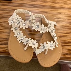 White Sandler with large faux stones